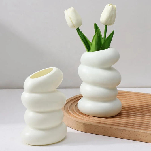 Nordic Spiral Vase: White Plastic Flower Arrangement for Home Decor